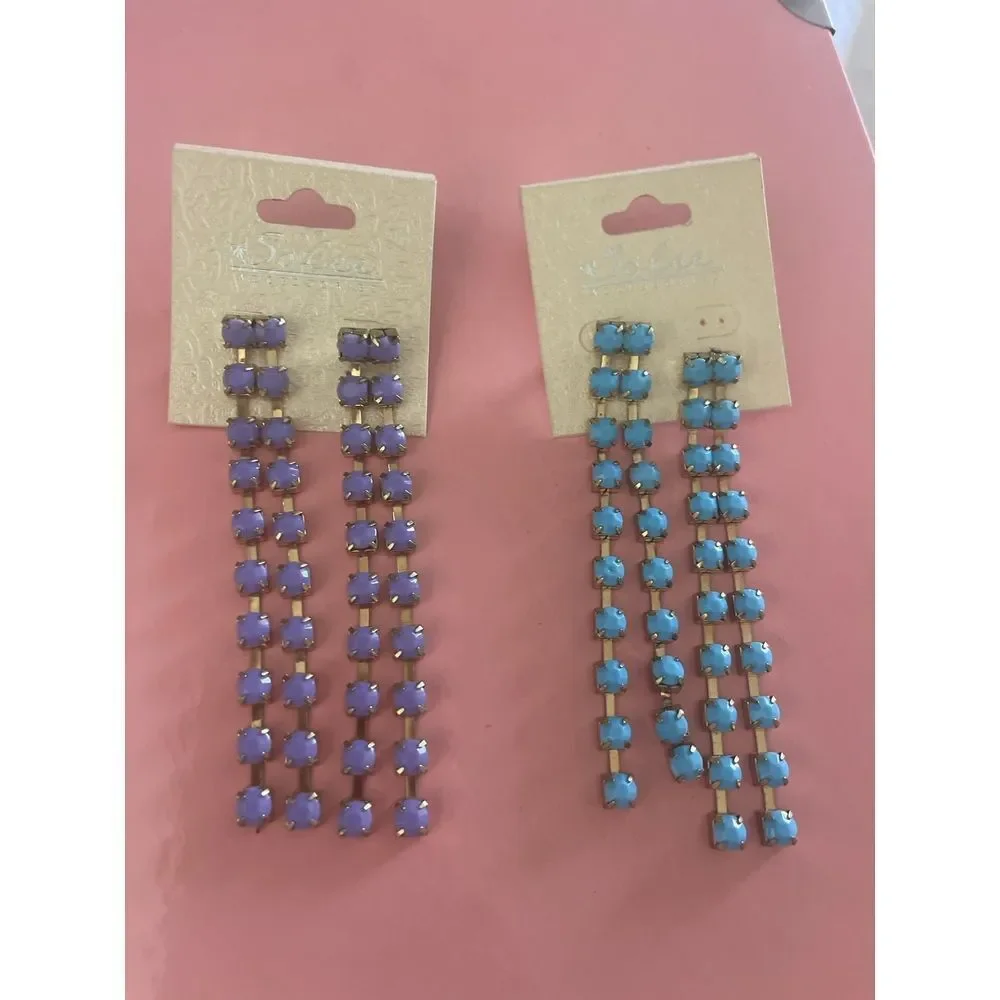 Earrings‎